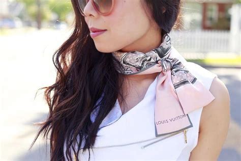 bandeau cheveux femme louis vuitton|Louis Vuitton silk scarves.